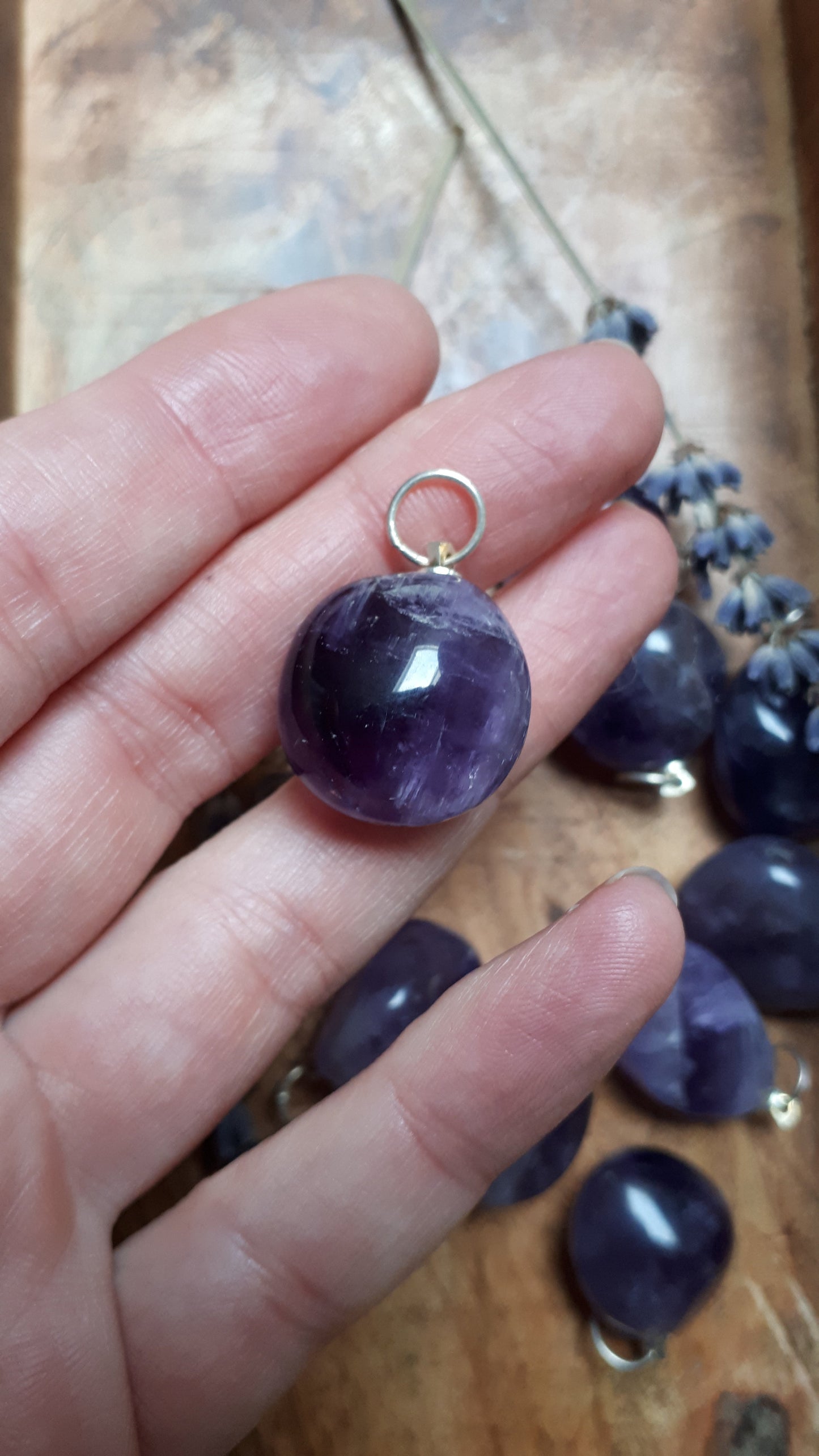 Amethyst Anhänger mit silberner Kettenöse