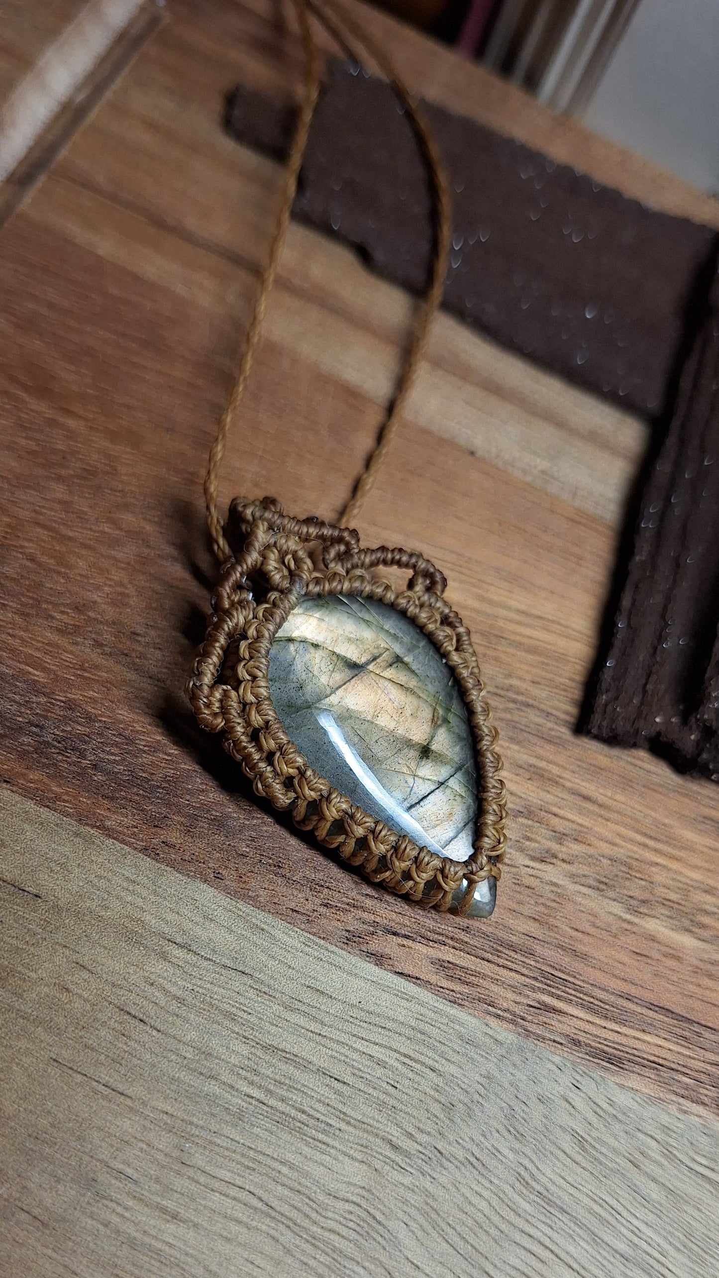 Feine Makramee Kette mit Labradorit