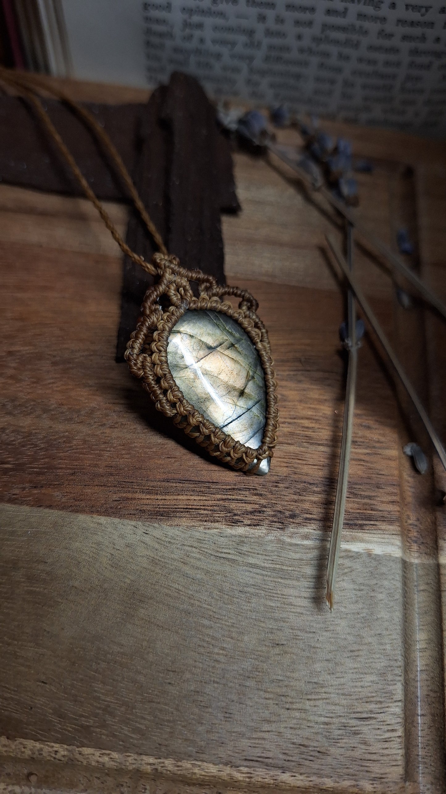 Feine Makramee Kette mit Labradorit
