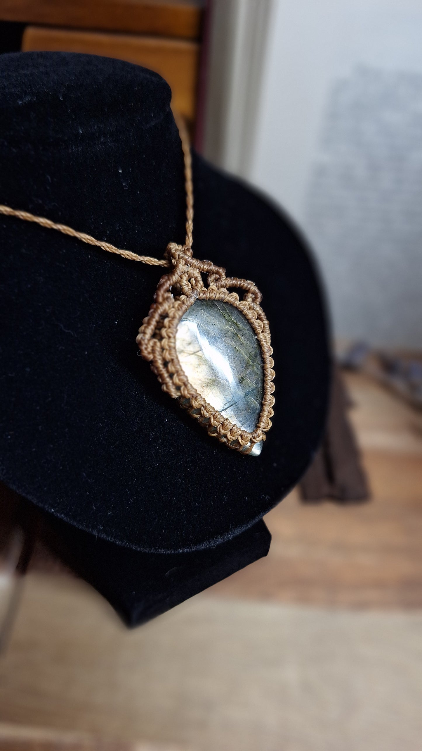 Feine Makramee Kette mit Labradorit
