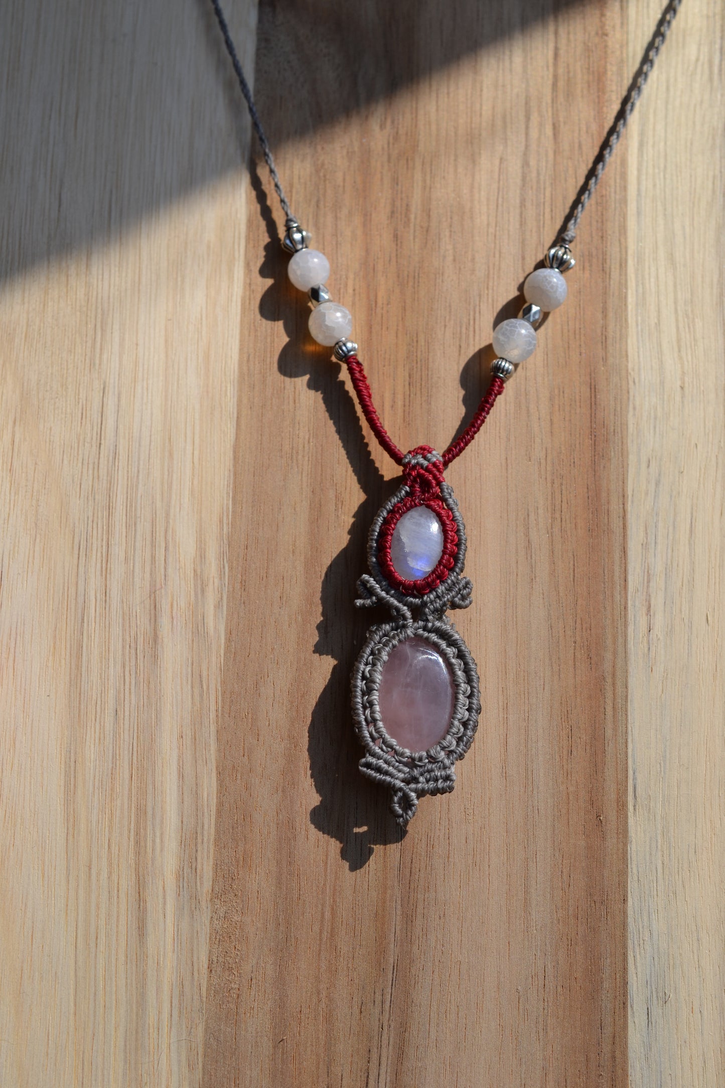 Kette mit Rosenquarz und weißen Labradorit