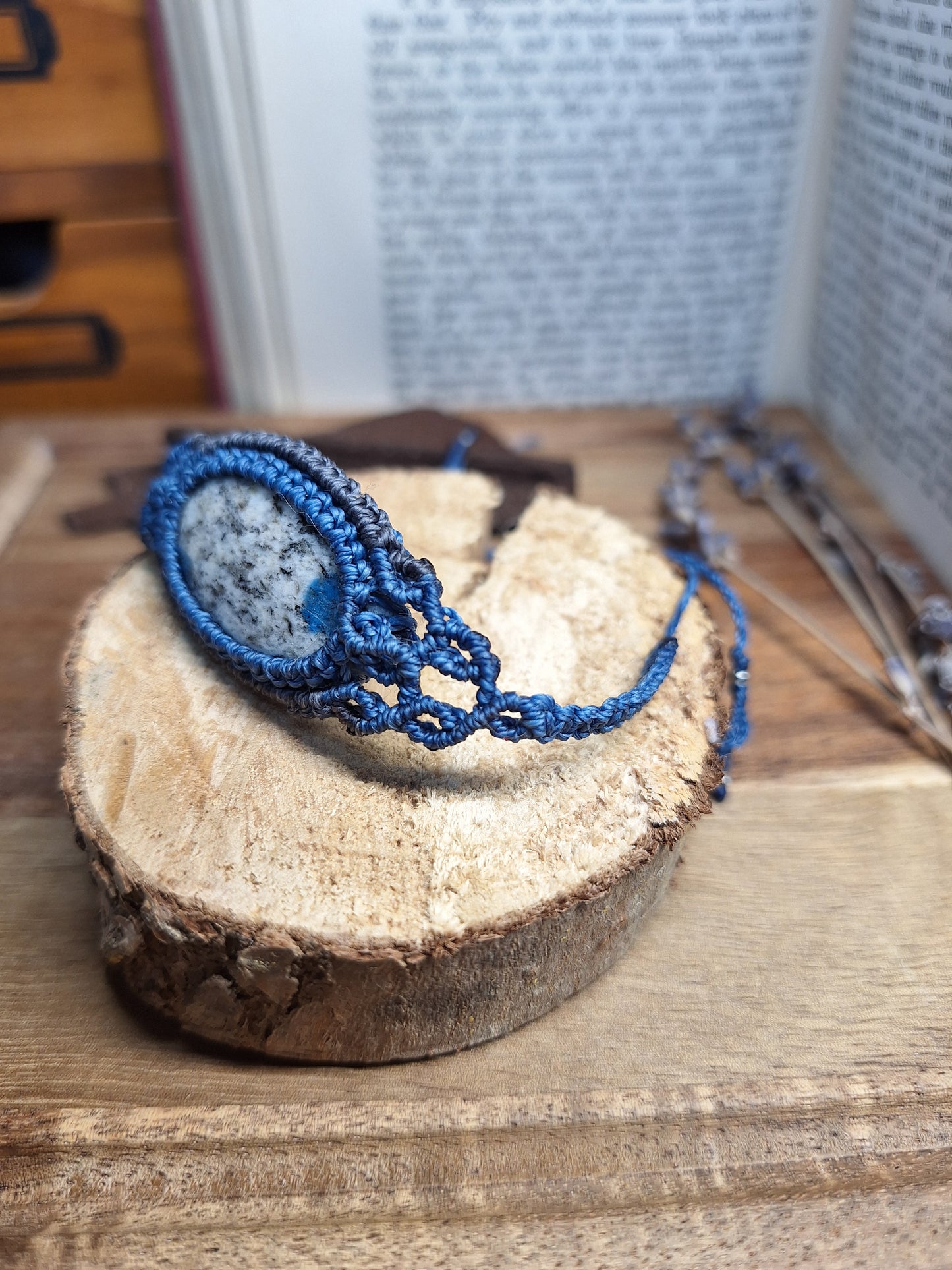 Makramee Armband mit K2-Jaspis