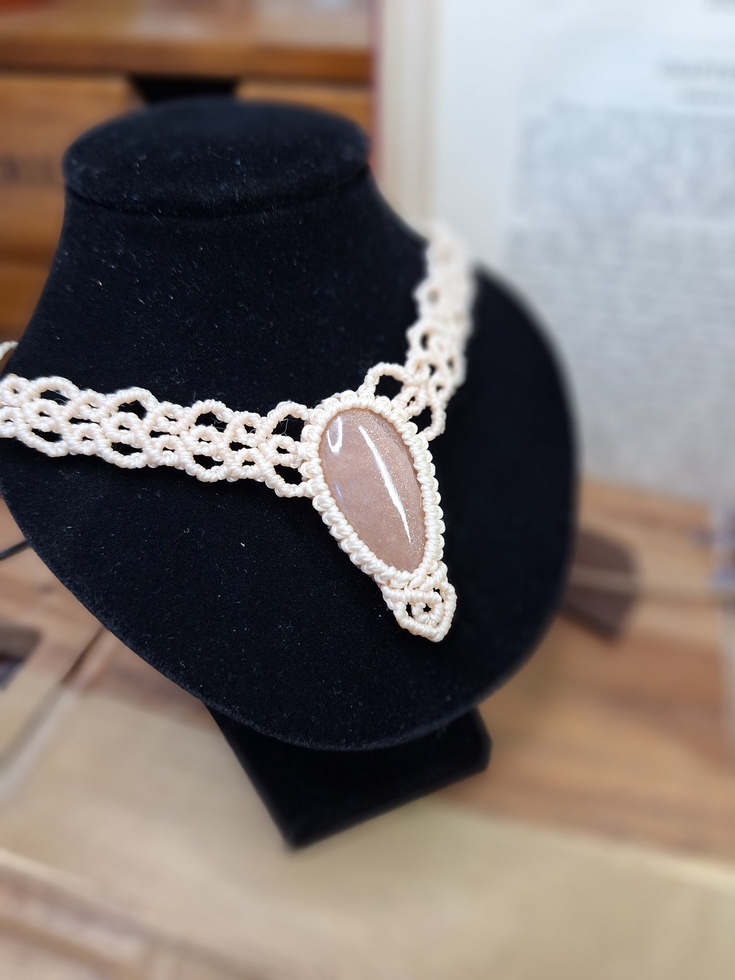 Makramee Choker mit Pfirsich Mondstein