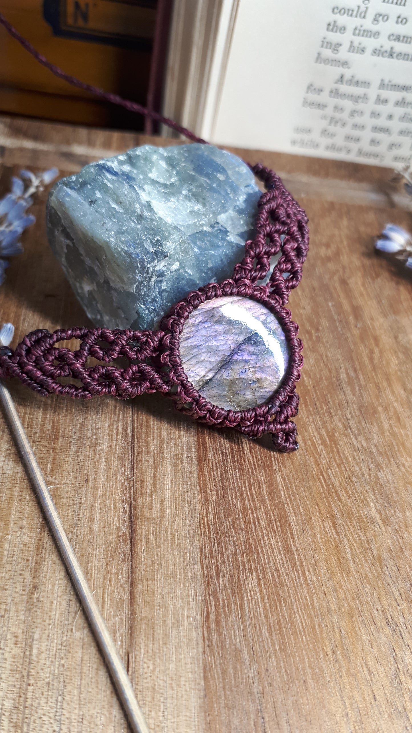 Makramee Choker mit lila Labradorit