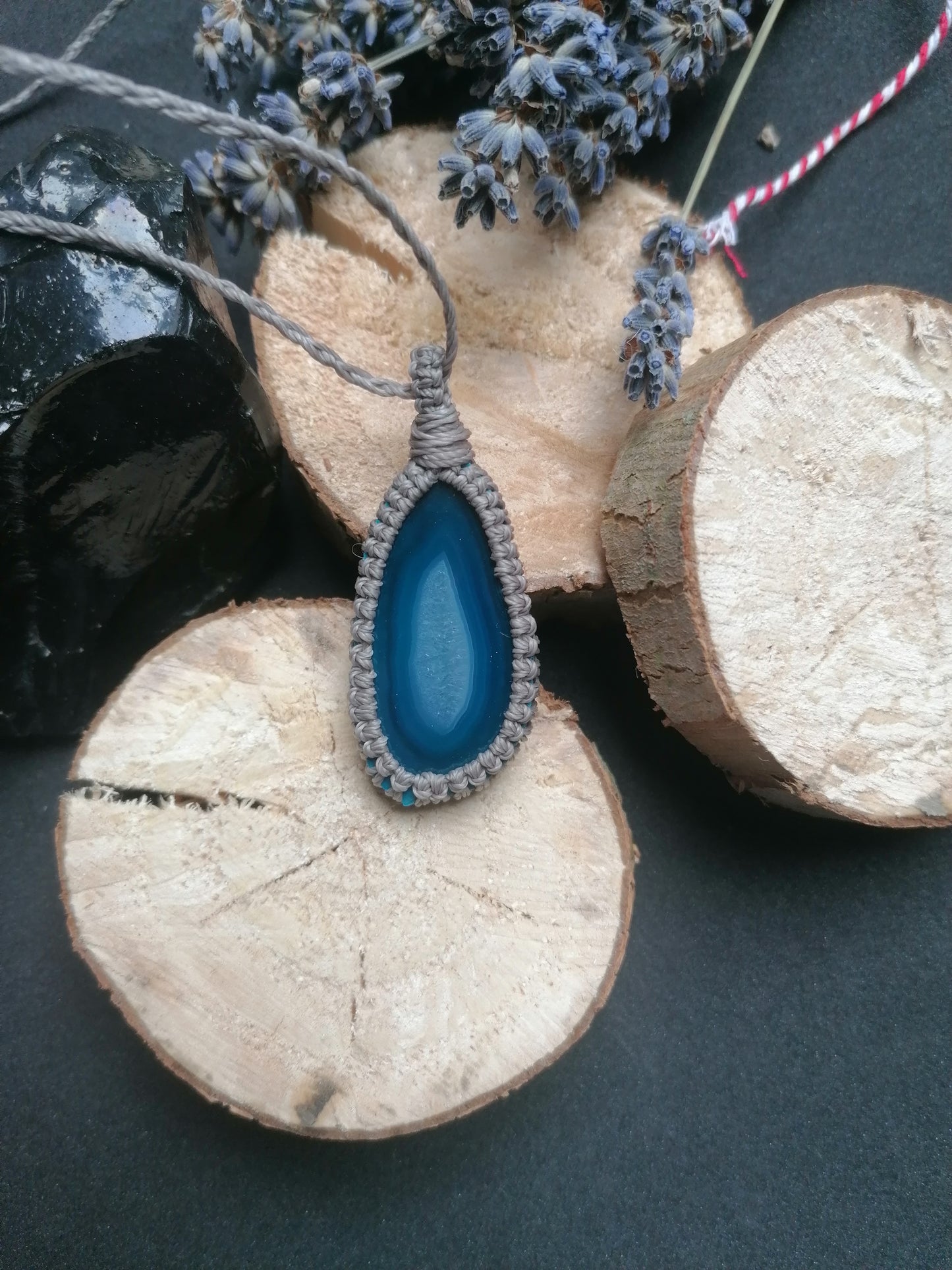 Makramee Kette mit petrolfarbener Achatscheibe