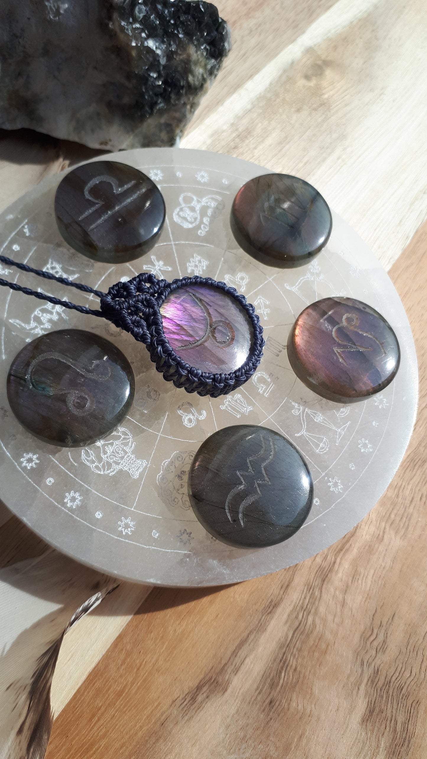 Sternzeichenkette mit lila Labradorit