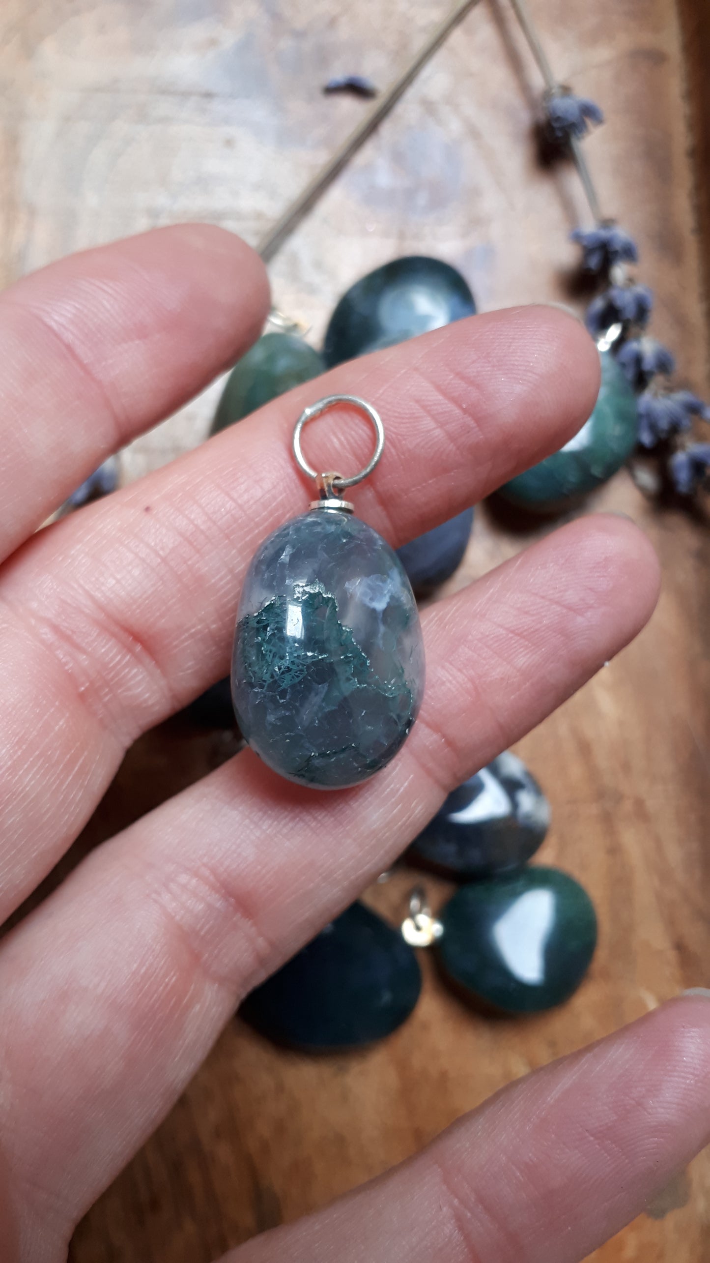 Trommelstein Anhänger Moosachat mit Silberöse