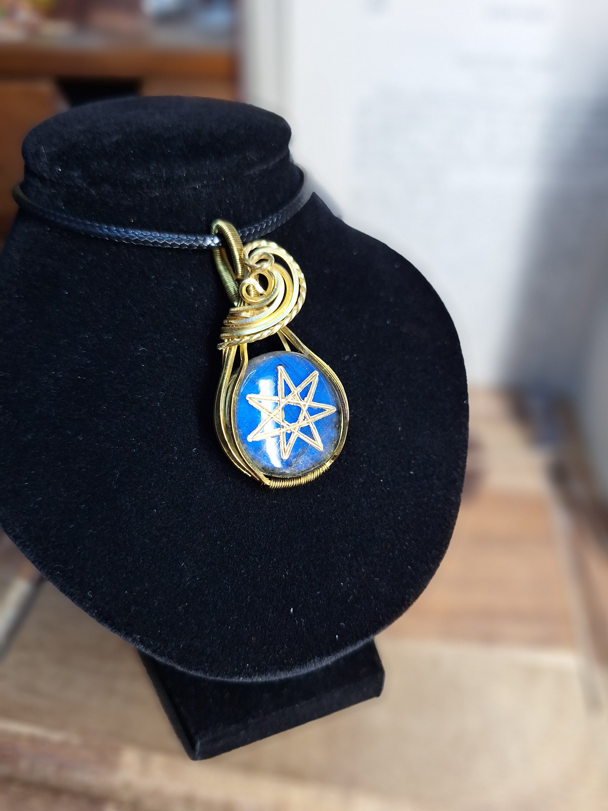 Edelsteinanhänger mit Heptagramm