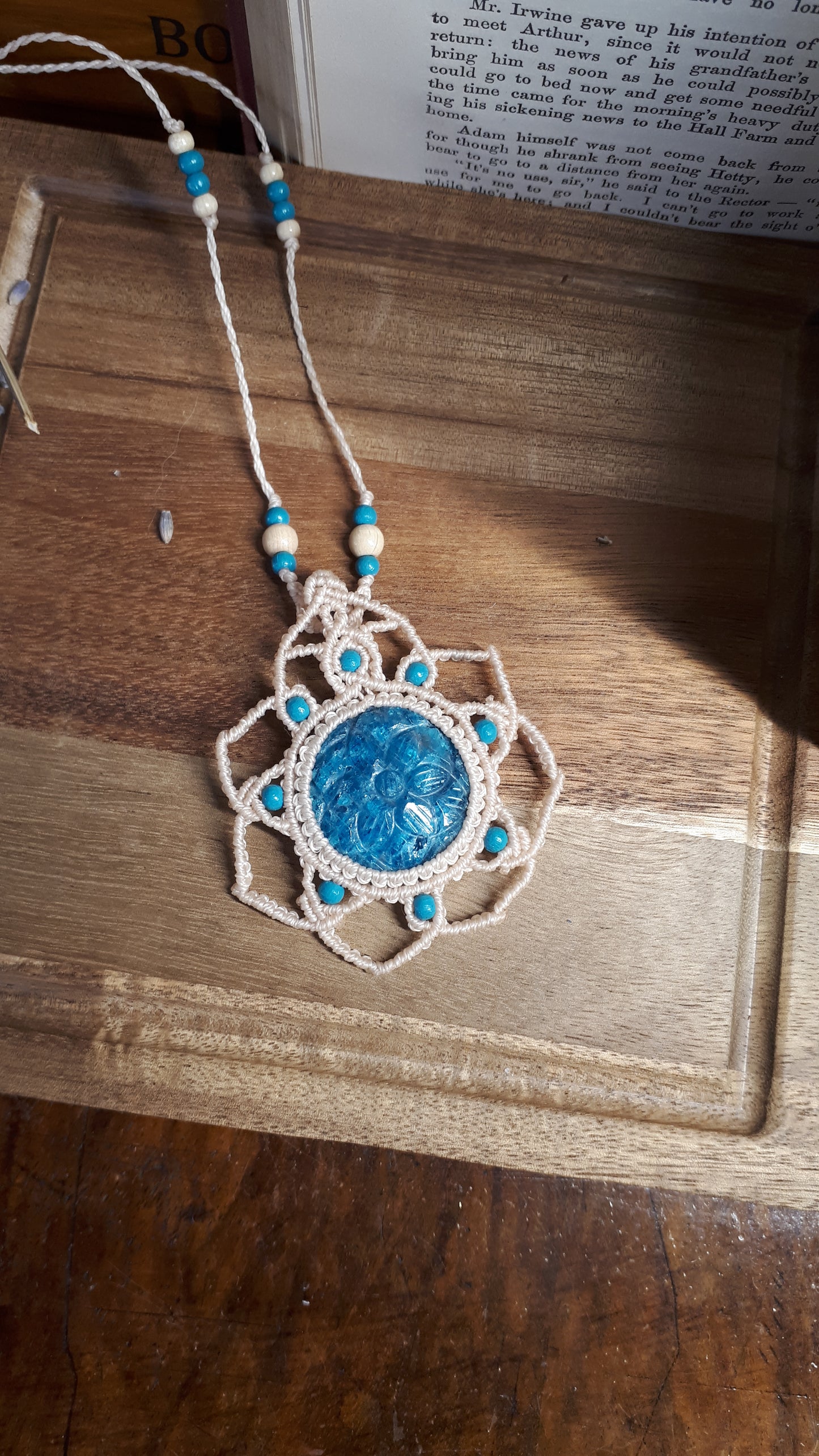 Florale Makramee Kette mit Apatit "Leilani"