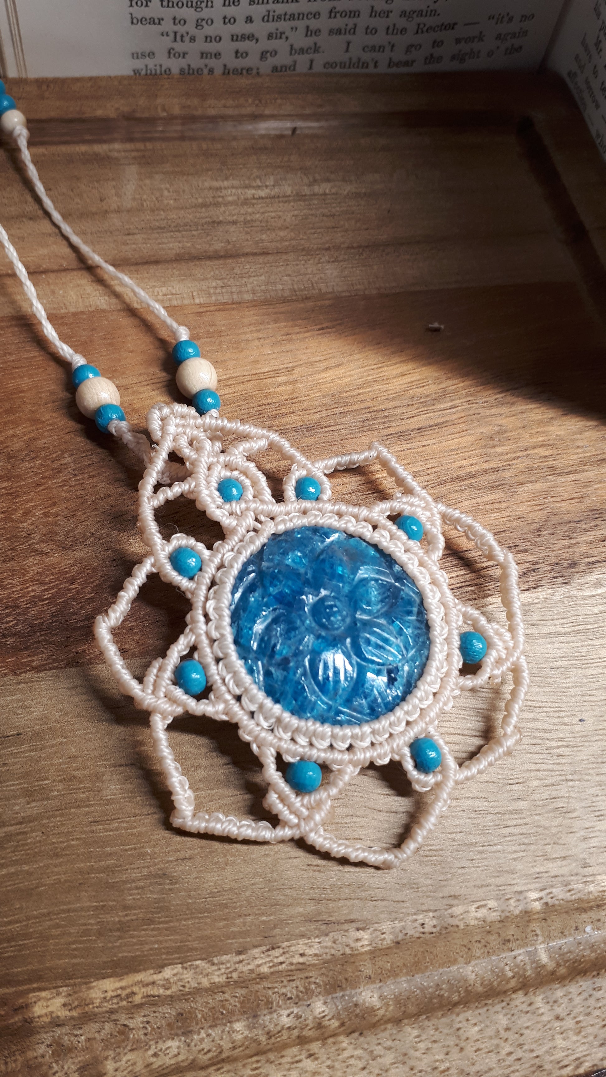 Florale Makramee Kette mit Apatit "Leilani"