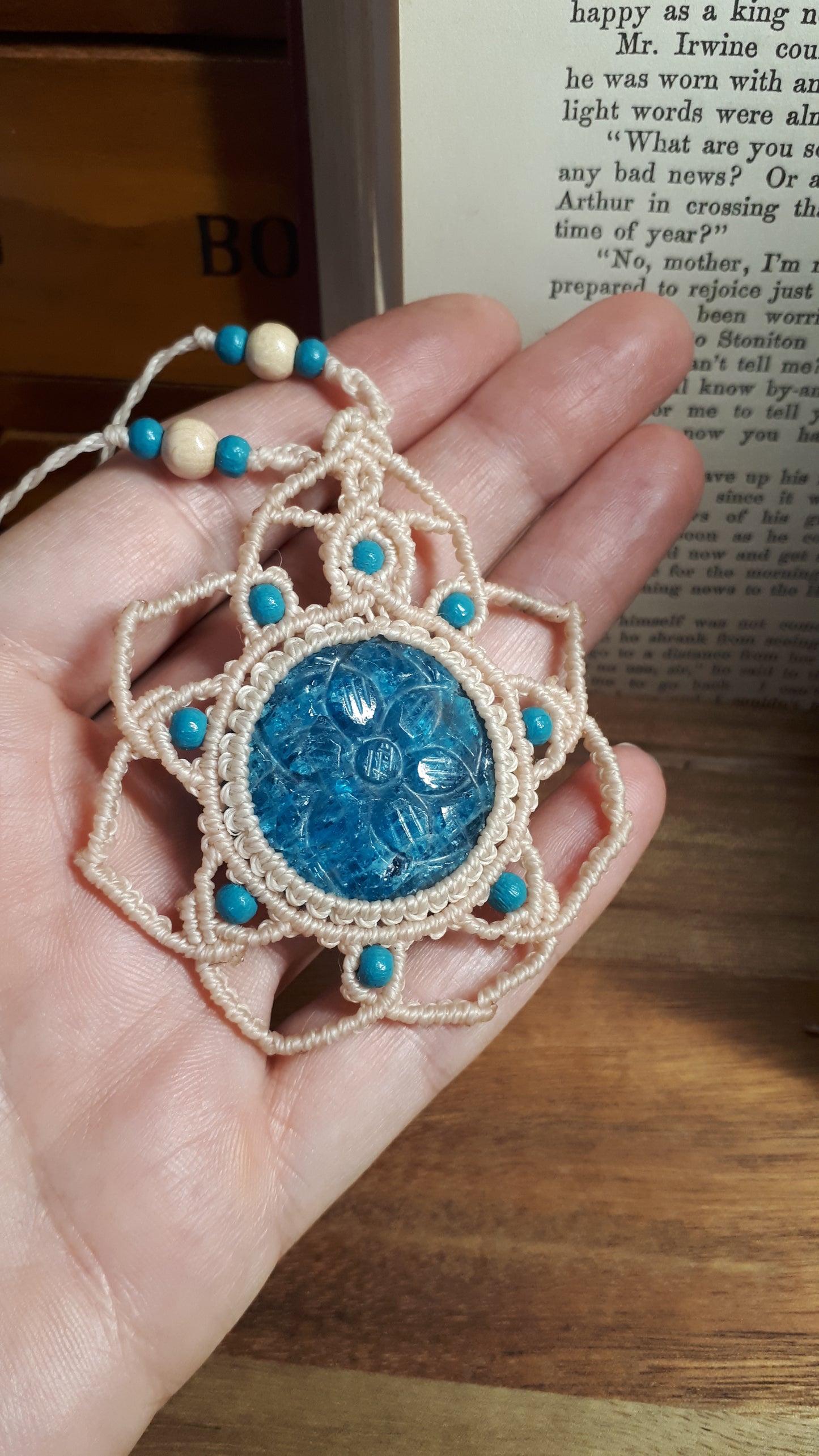 Florale Makramee Kette mit Apatit "Leilani"