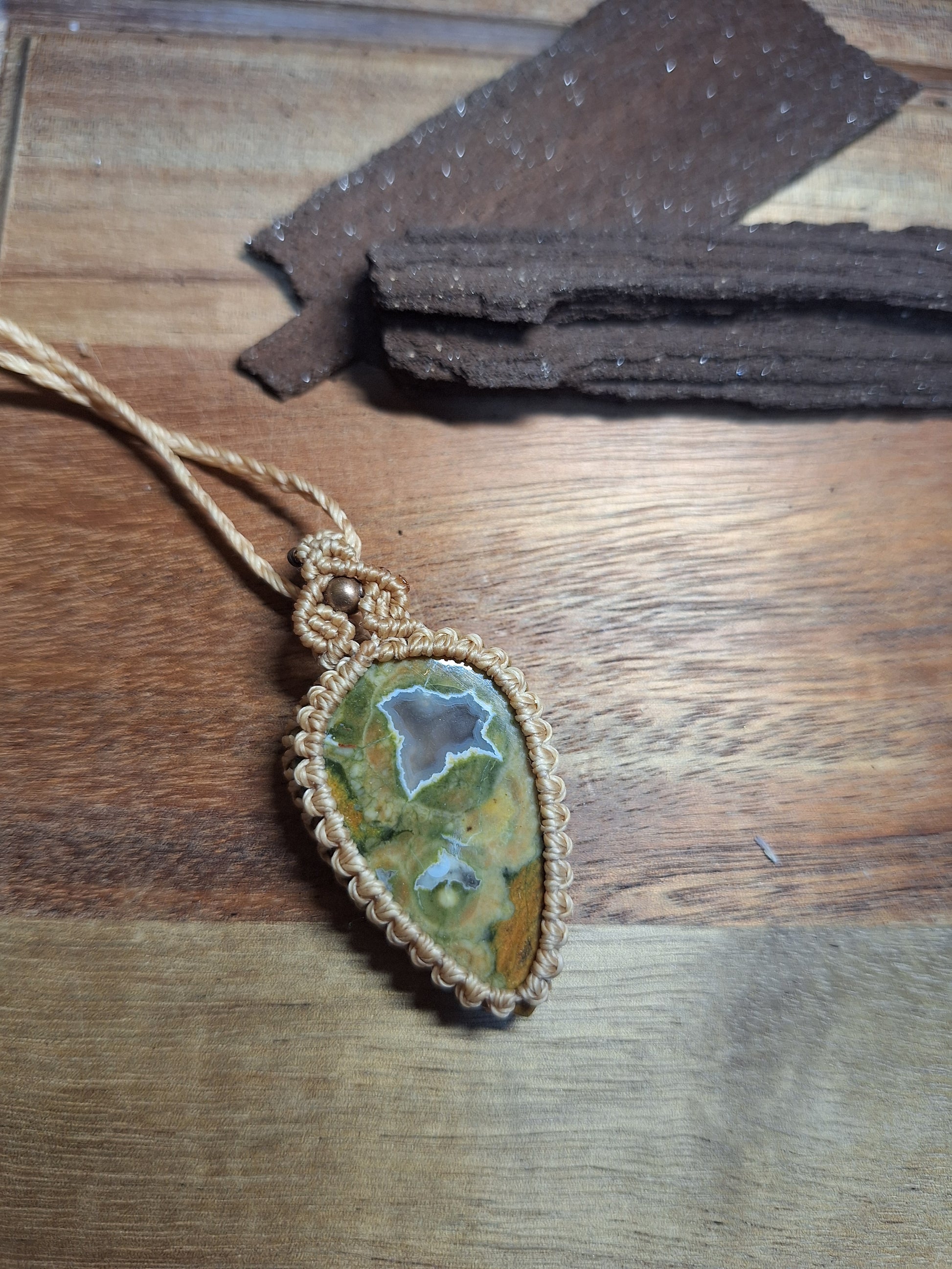 Kette mit Regenwald-Rhyolith