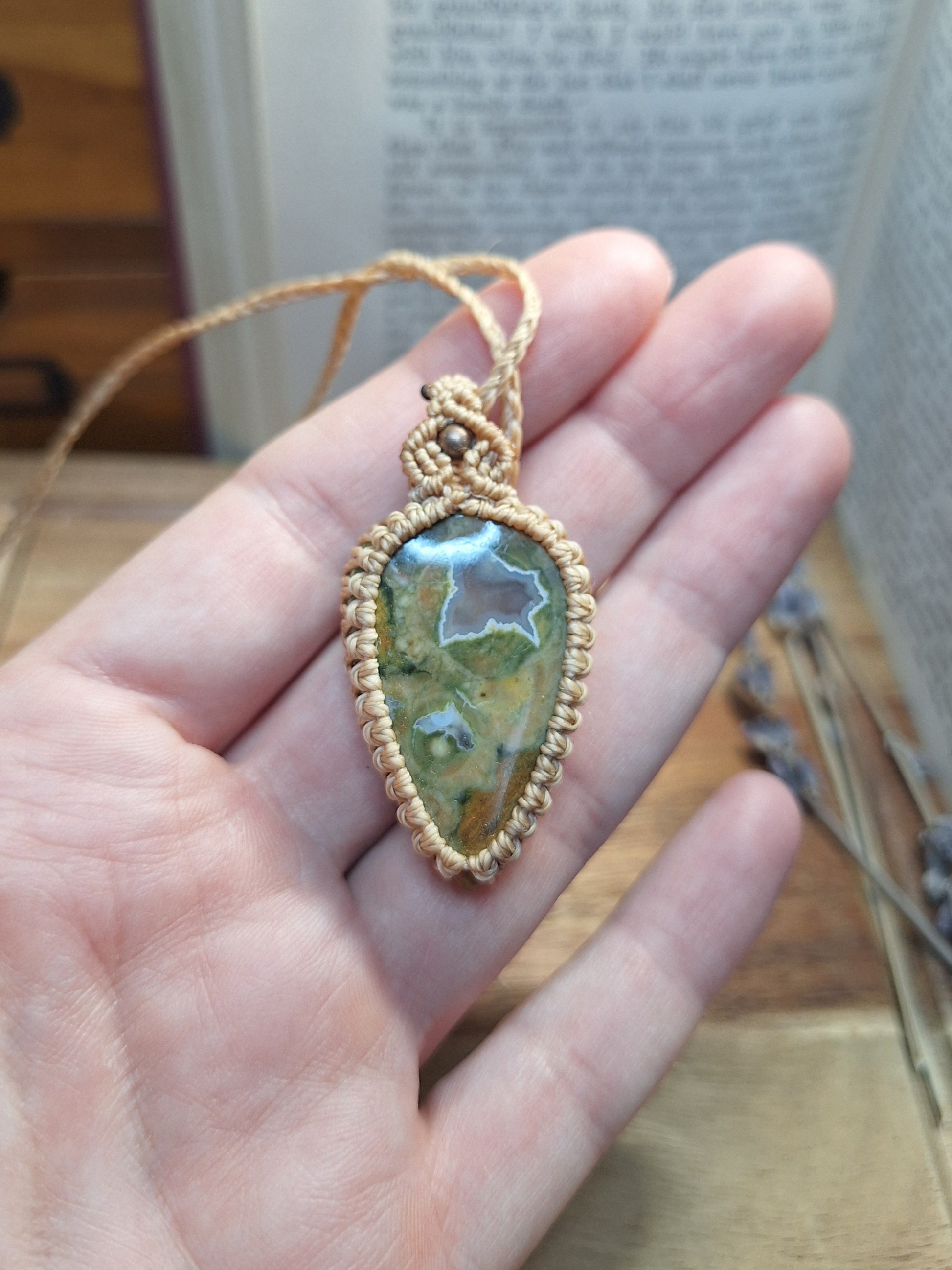 Kette mit Regenwald-Rhyolith