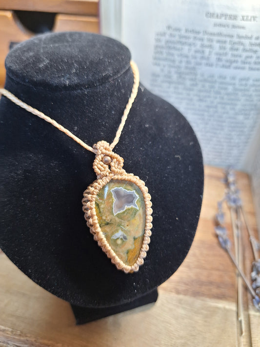 Kette mit Regenwald-Rhyolith