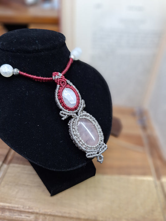 Kette mit Rosenquarz und weißen Labradorit