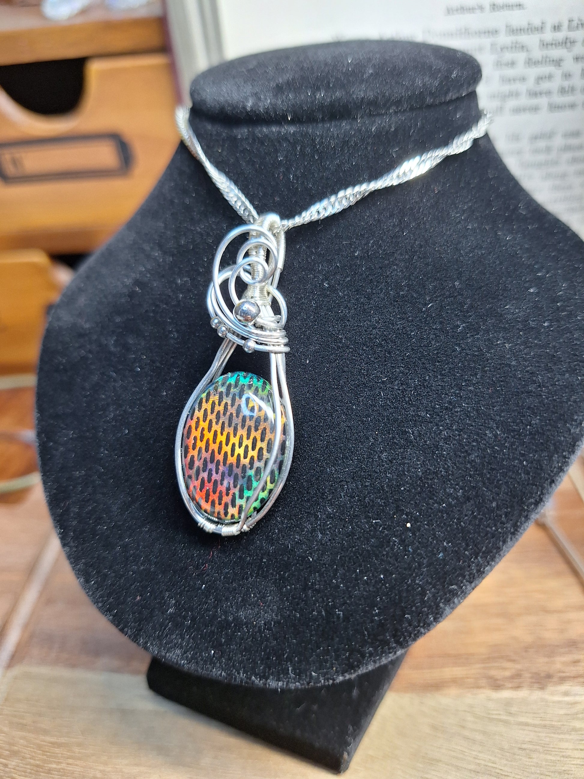 Kettenanhänger mit Aurora Opal