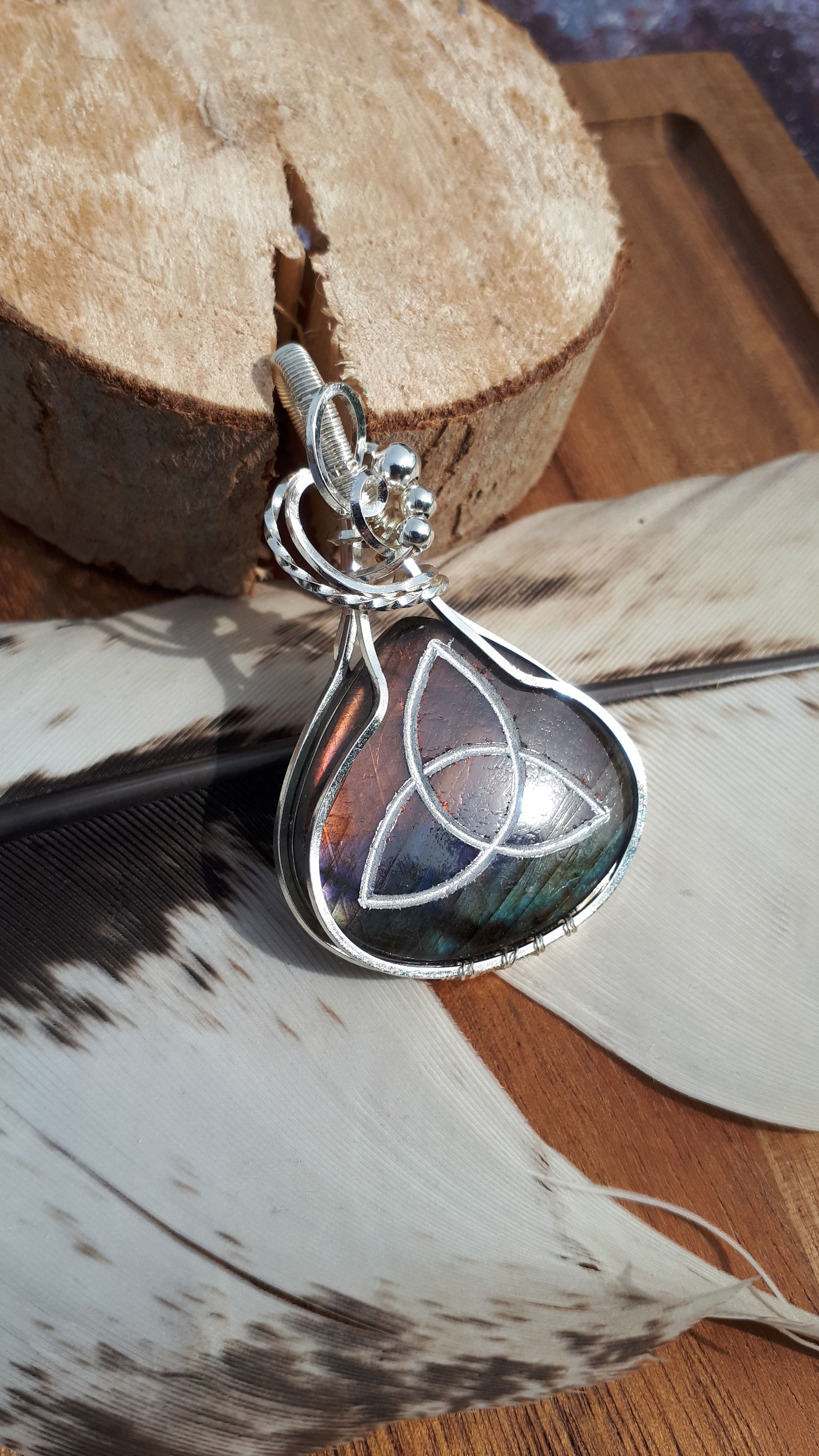 Anhänger mit Labradorit und Triquetra