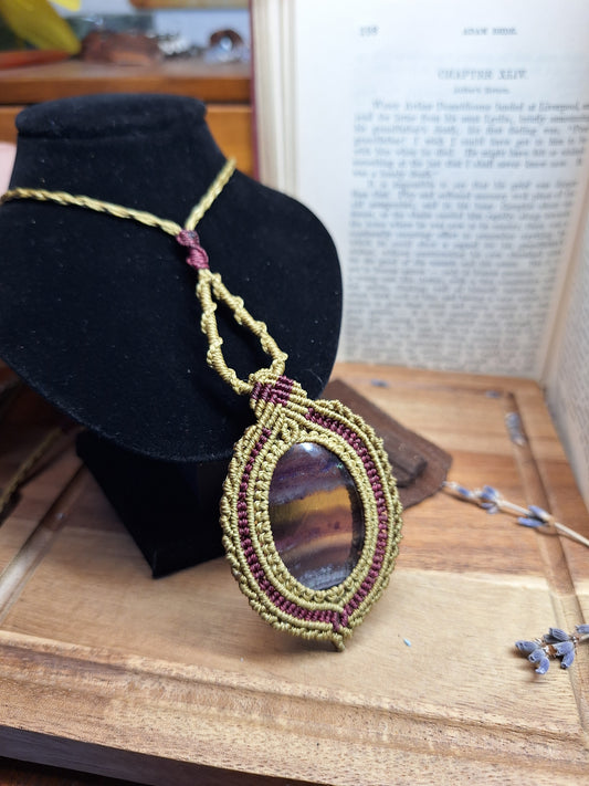 Kunstvolle Makramee Kette mit Regenbogenfluorit3