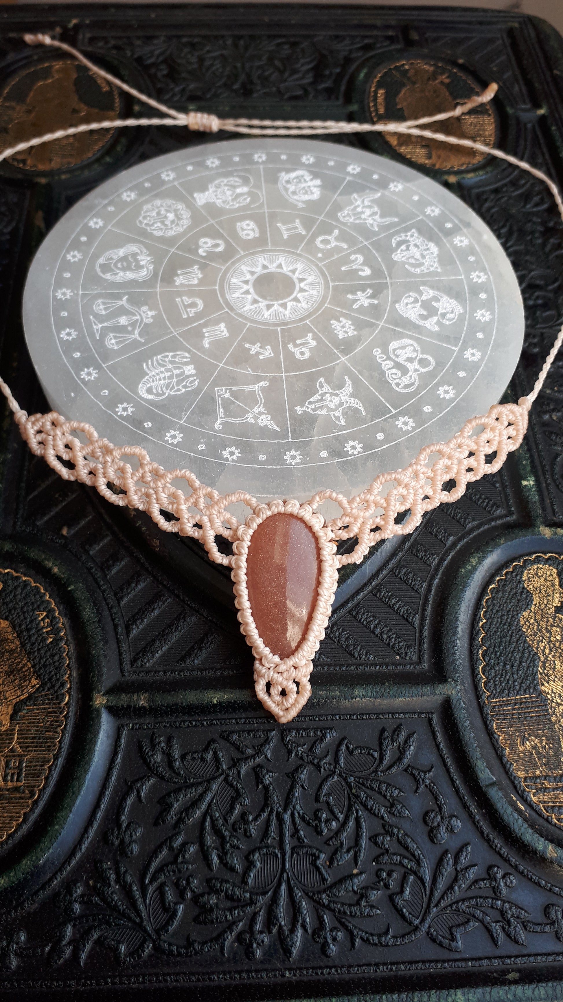 Makramee Choker mit Pfirsich Mondstein