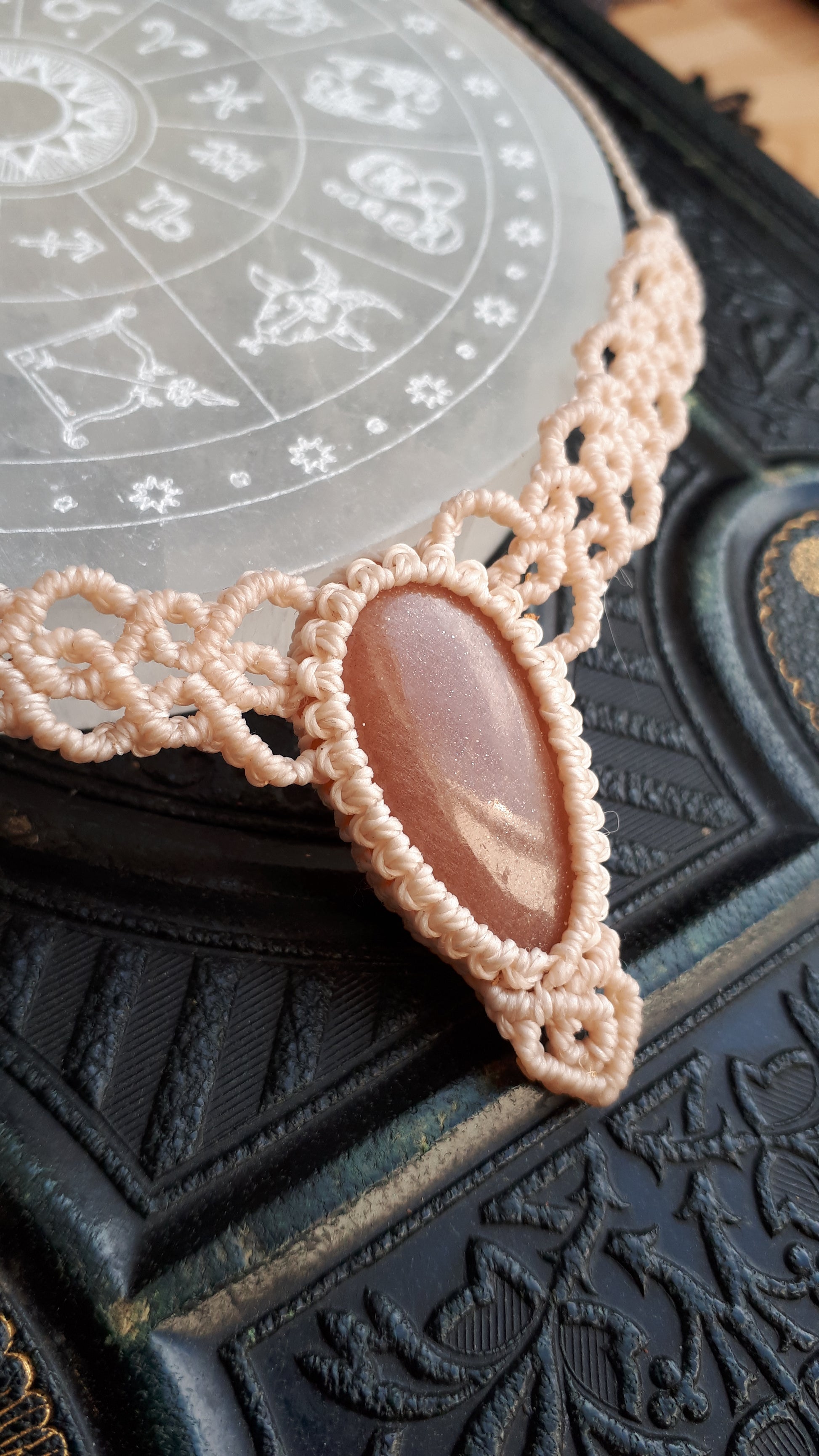 Makramee Choker mit Pfirsich Mondstein