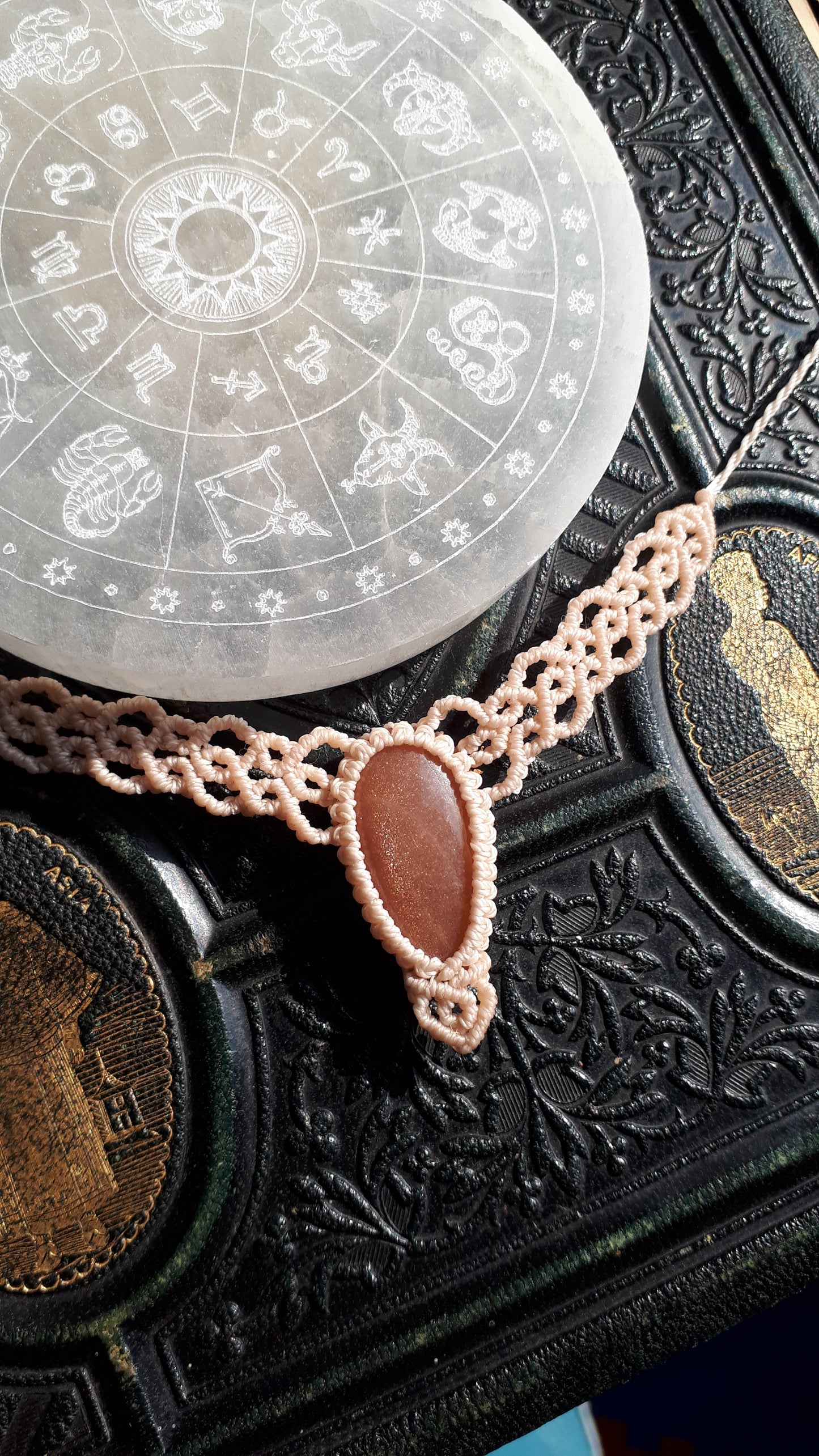 Makramee Choker mit Pfirsich Mondstein