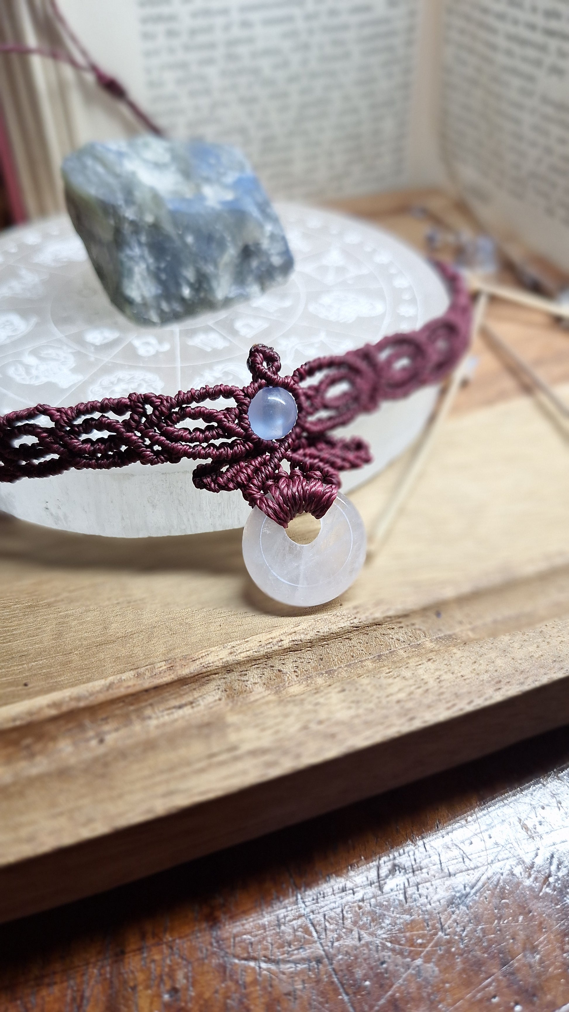 Makramee Choker mit Rosenquarz