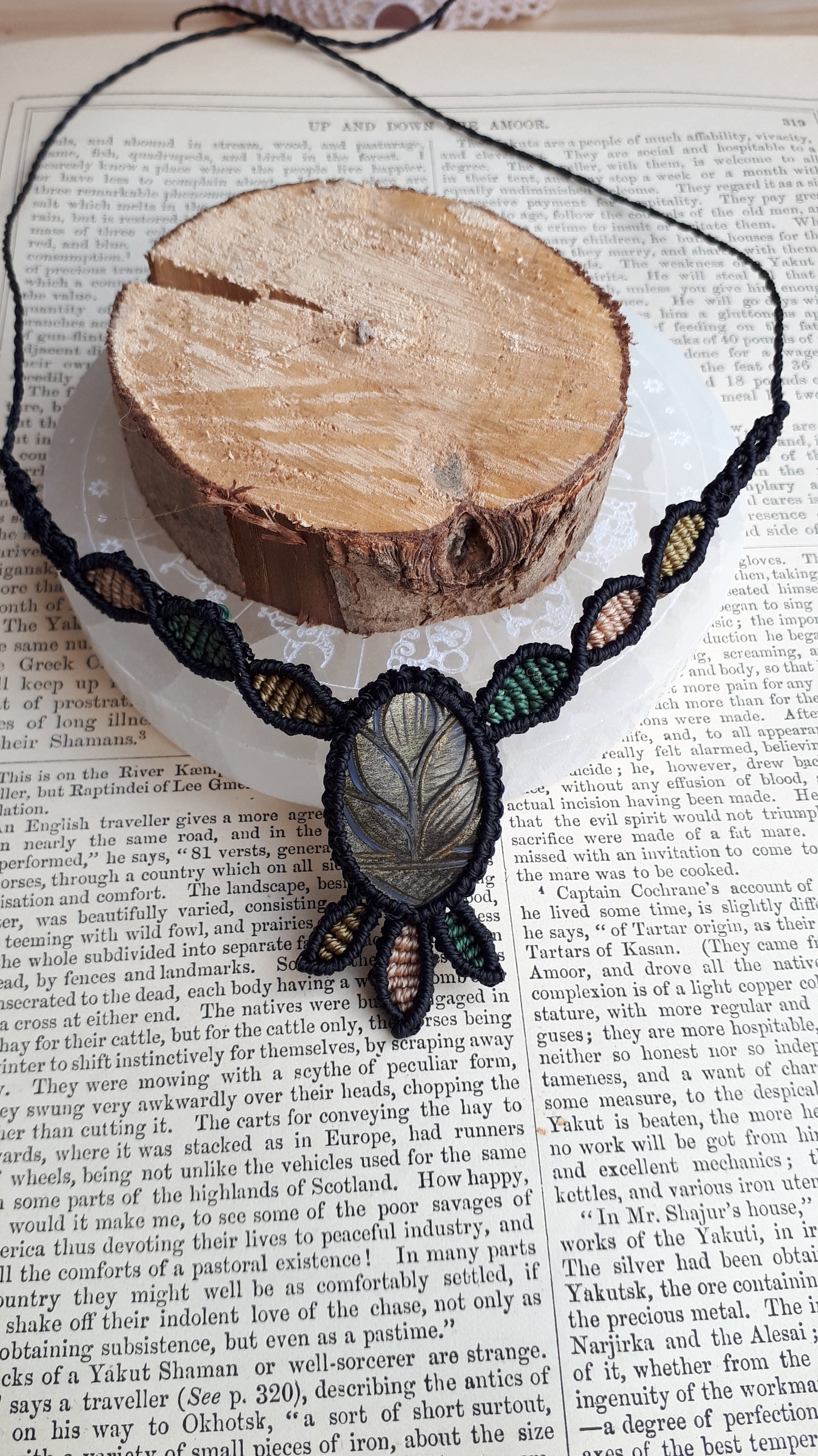 Makramee Choker mit gravierten Goldobsidian