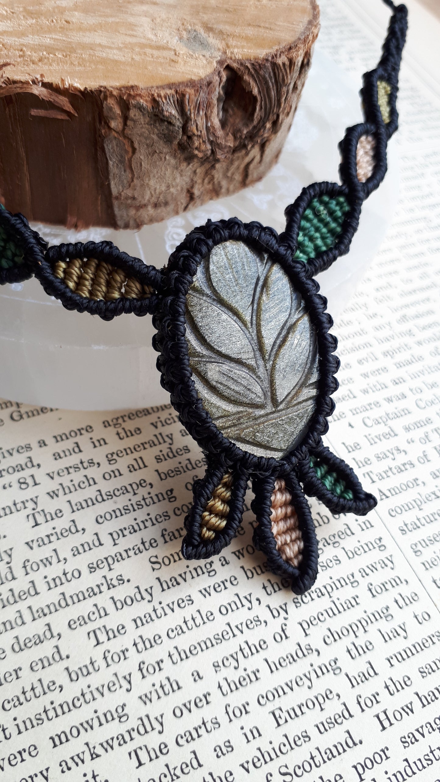Makramee Choker mit gravierten Goldobsidian