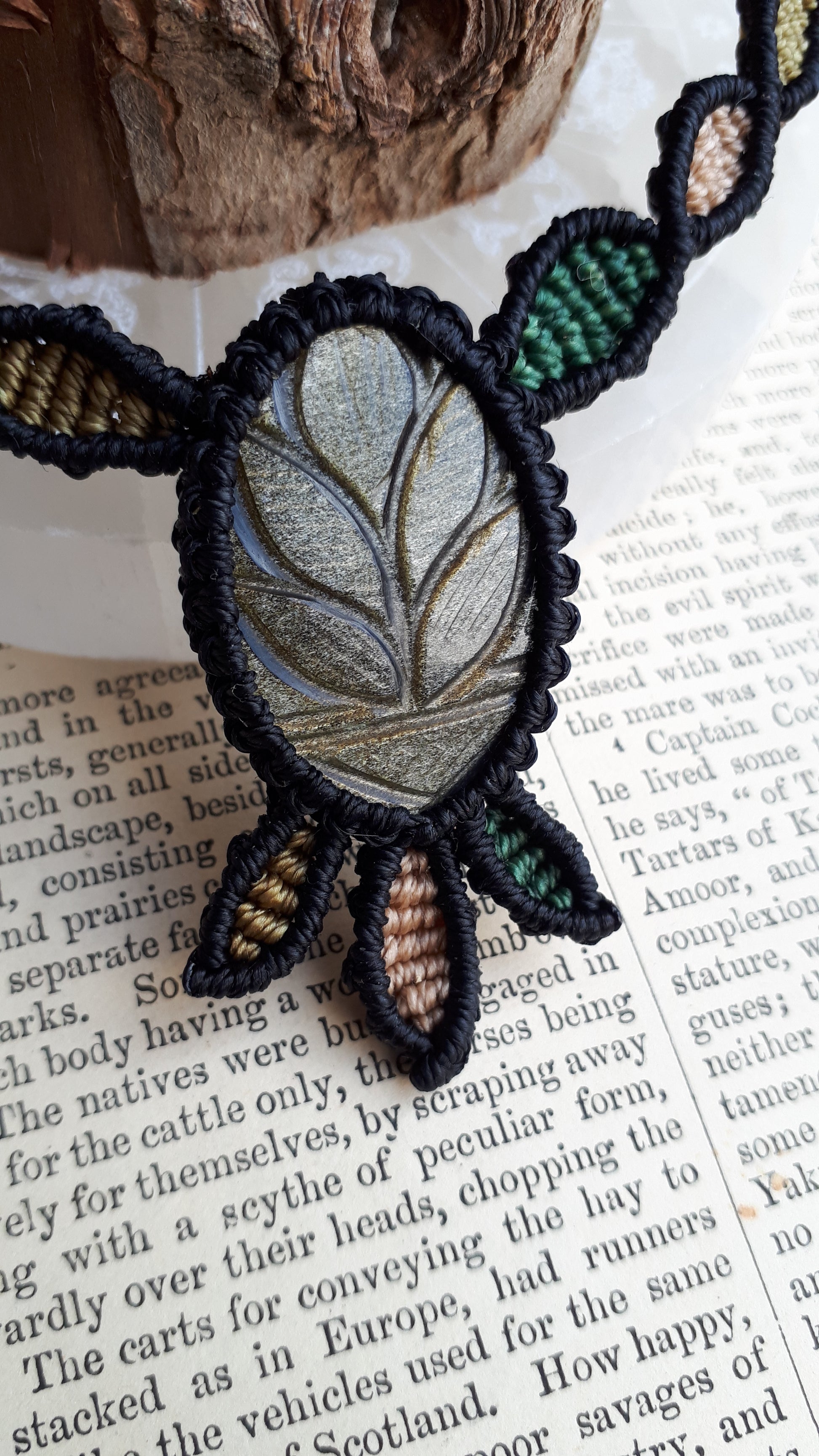 Makramee Choker mit gravierten Goldobsidian
