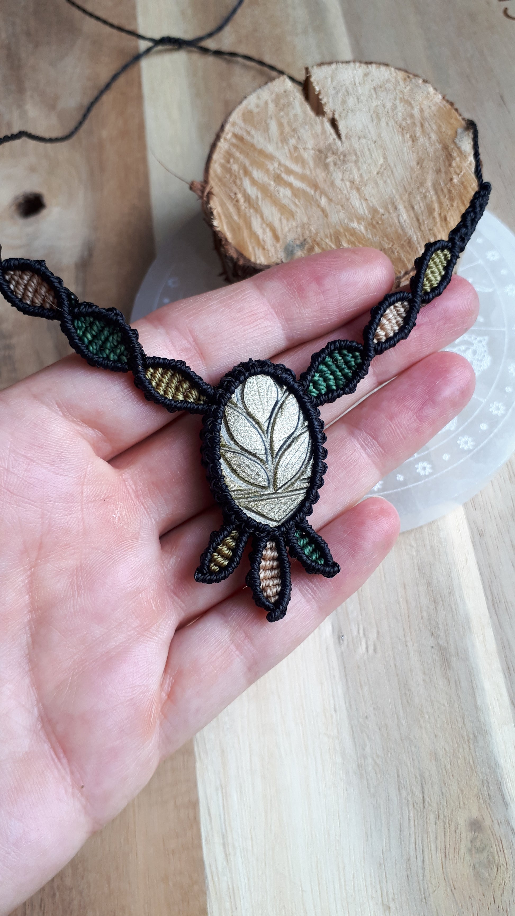 Makramee Choker mit gravierten Goldobsidian