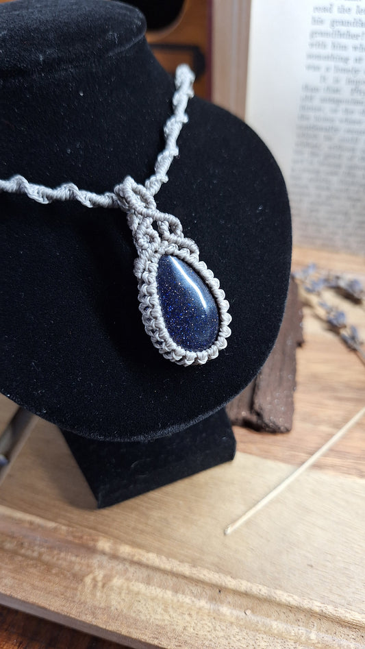Makramee Kette mit Blaufluss