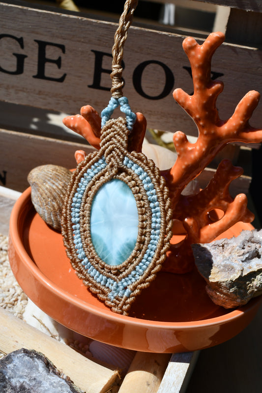 Makramee Kette mit auffälligen Larimar  