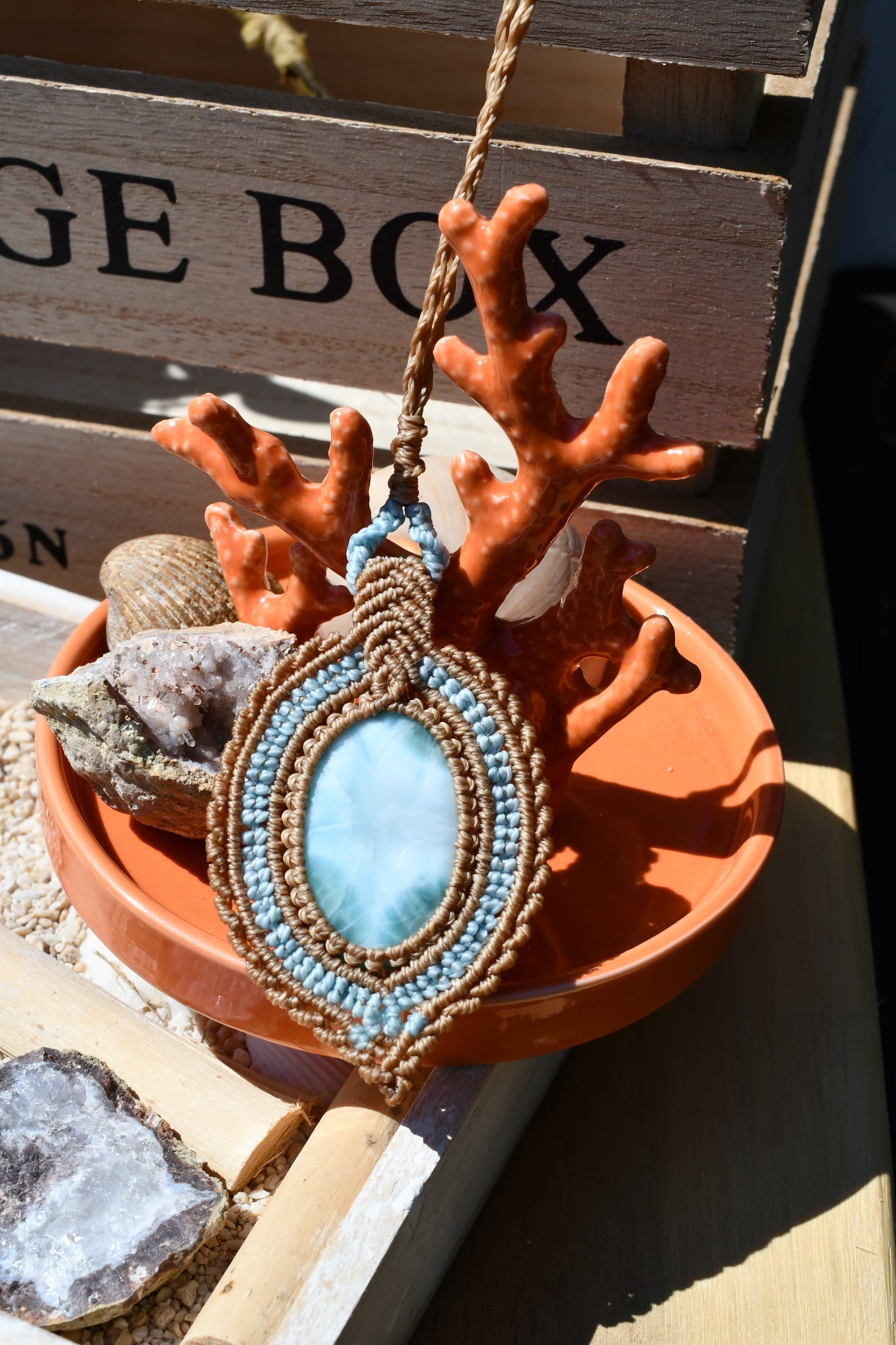 Makramee Kette mit auffälligen Larimar 1