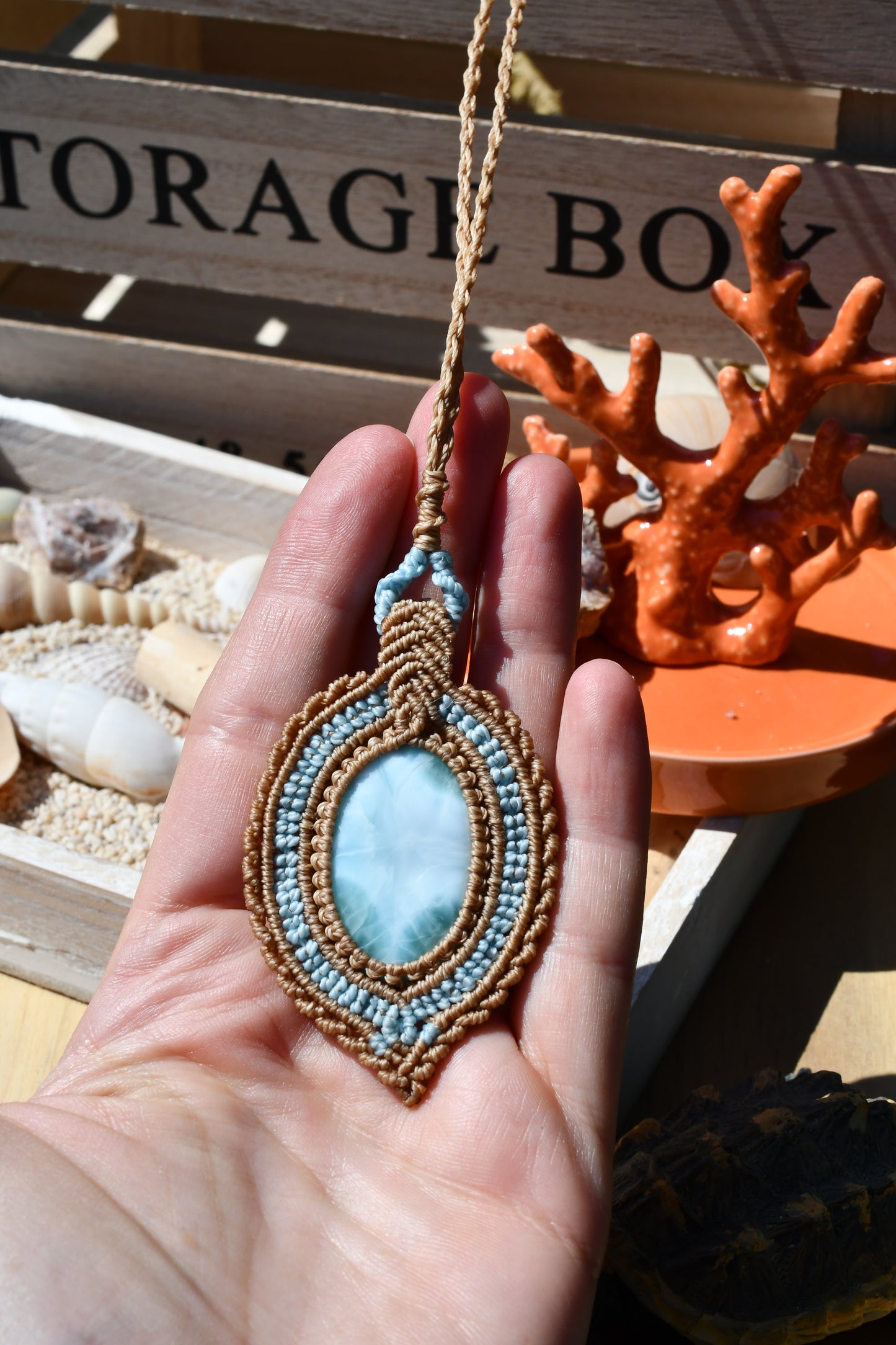 Makramee Kette mit auffälligen Larimar 2