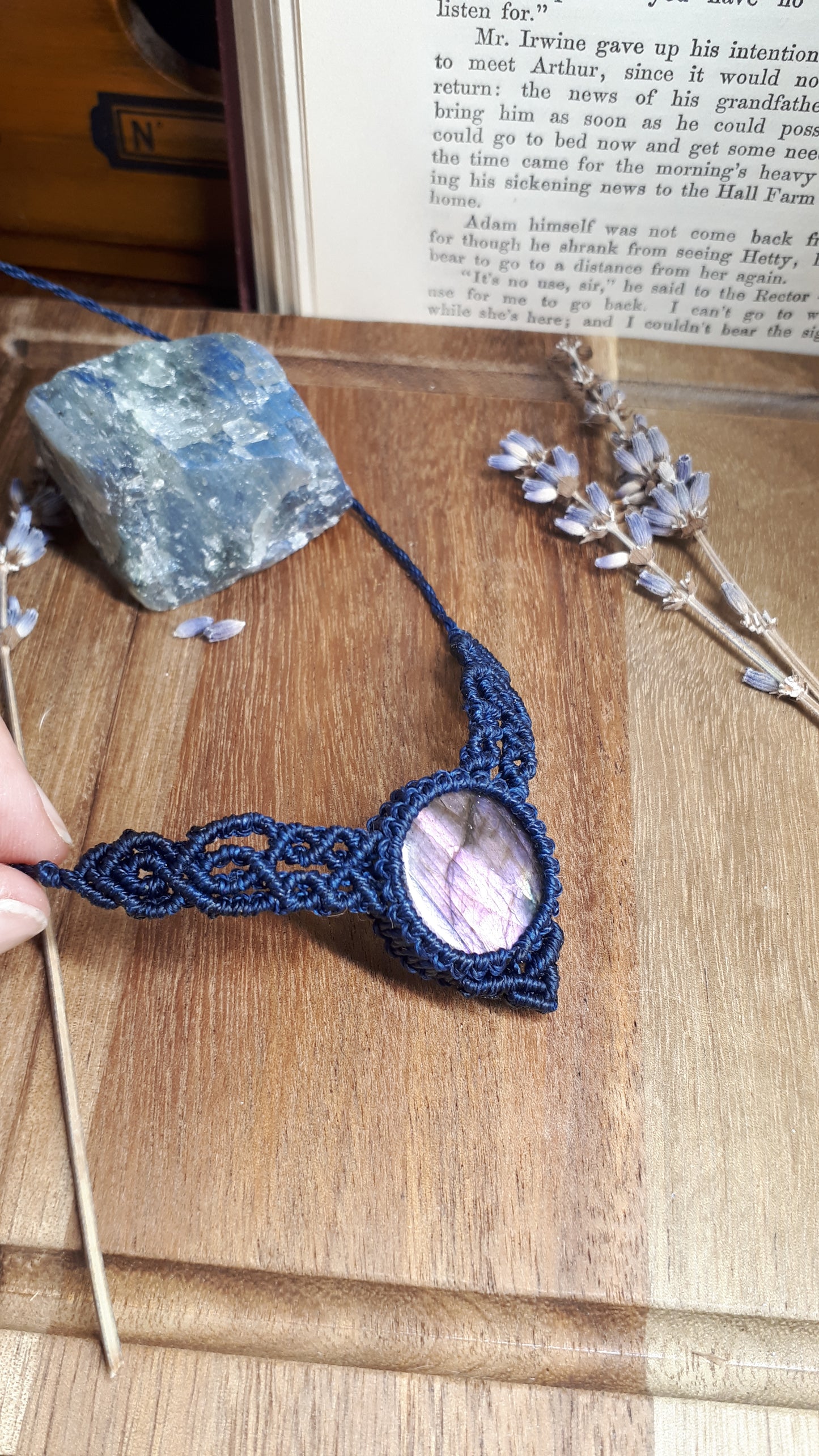 Makramee Choker mit lila Labradorit