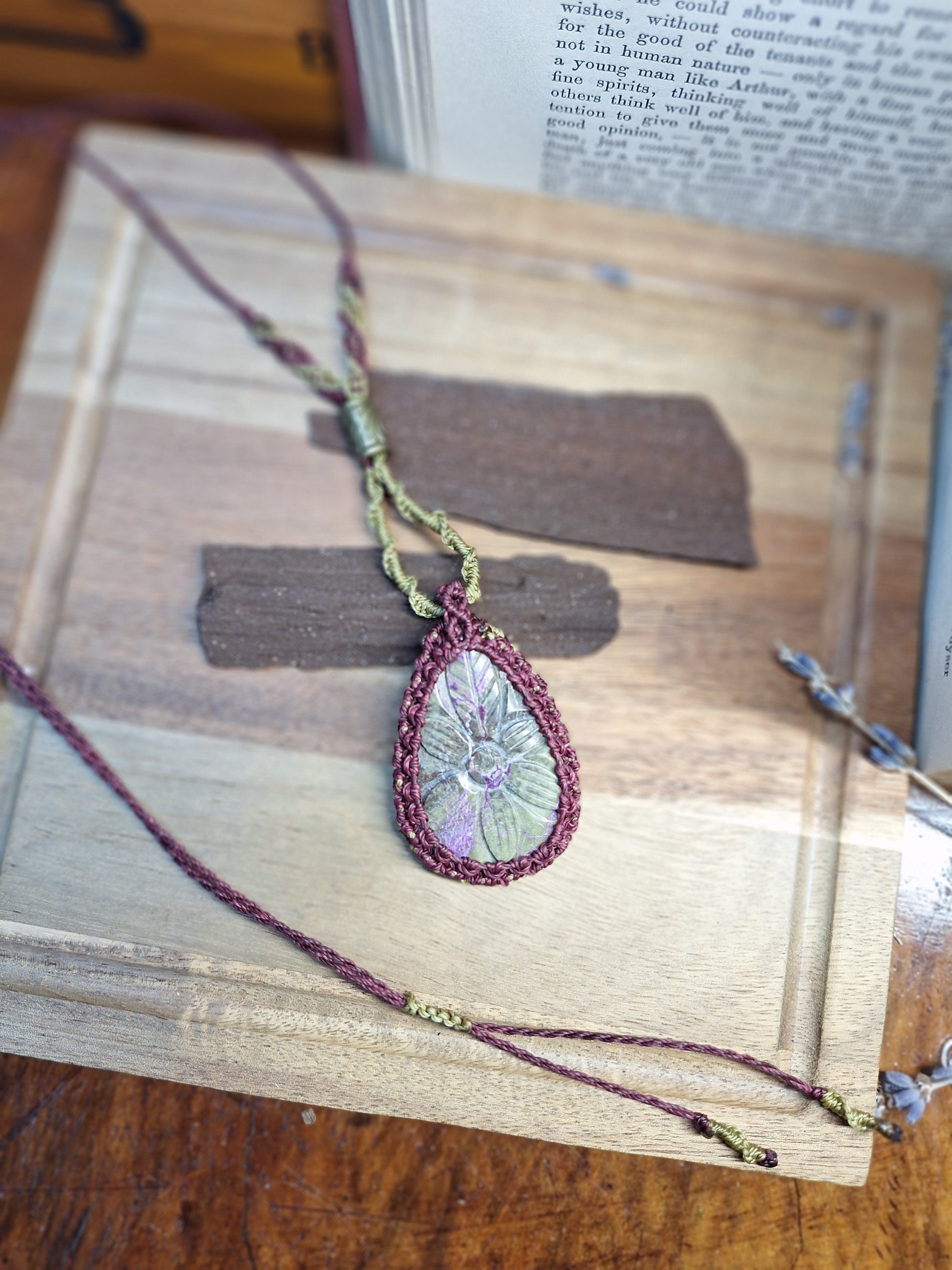 Makramee Kette mit Stichtit