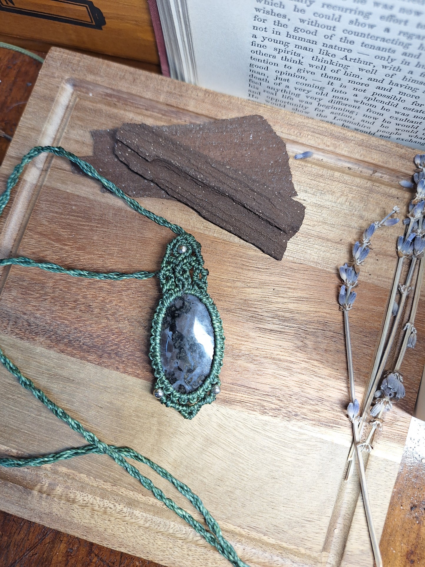Makramee Kette mit einem Gabbro