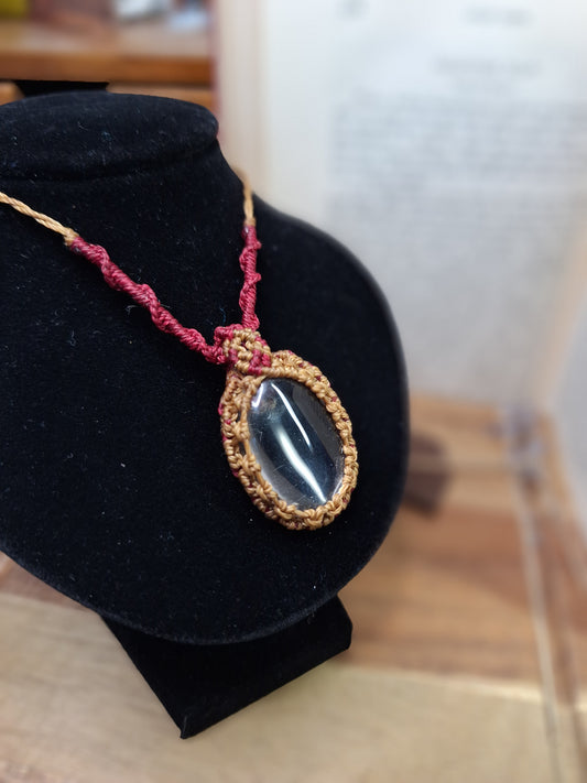 Makramee Kette mit klaren Bergkristall
