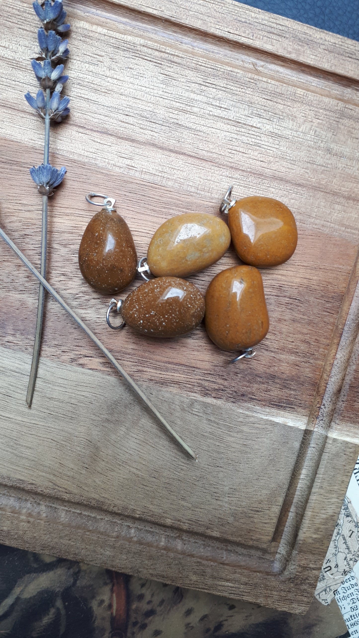 Trommelstein Anhänger Gelber Jaspis mit Silberöse