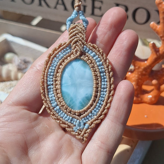 Makramee Kette mit auffälligen Larimar 5