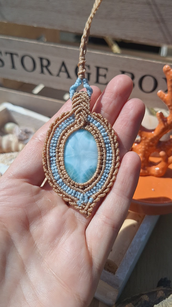 Makramee Kette mit auffälligen Larimar 5