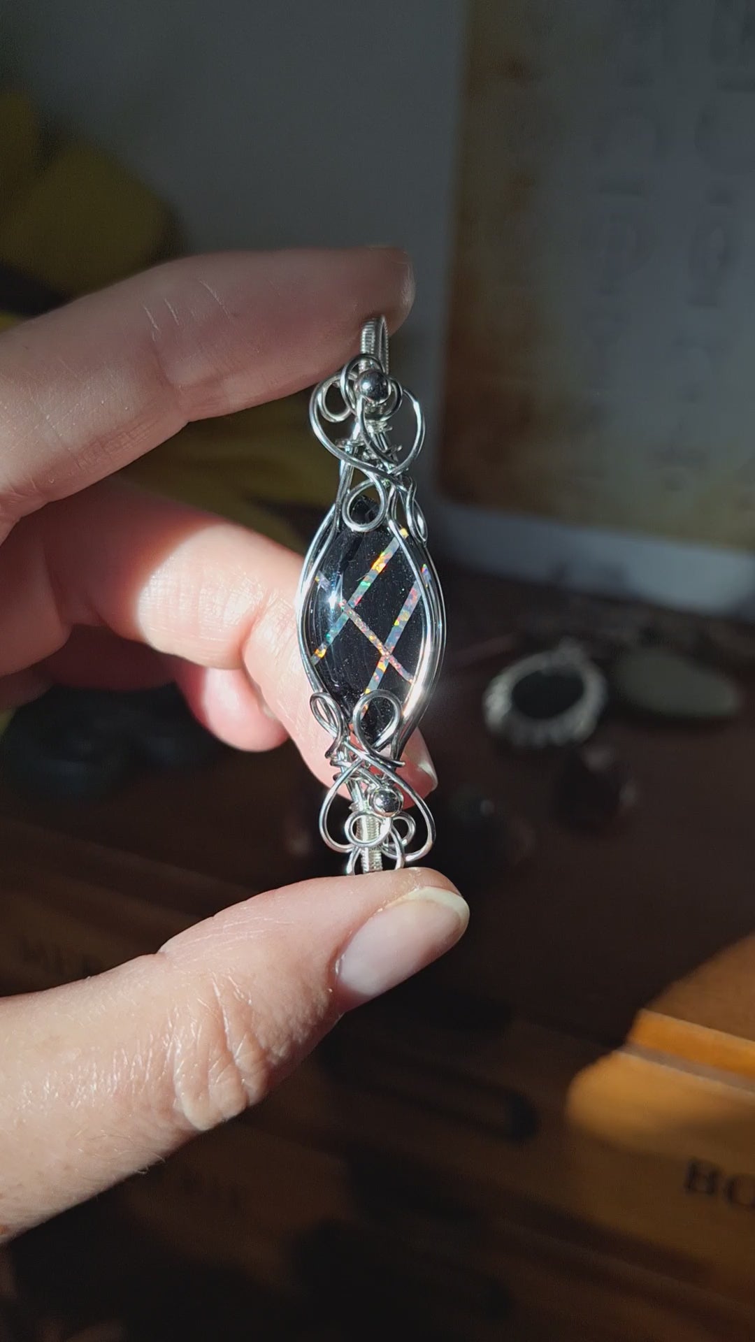 Onyx - Aurora Opal Anhänger aus Edelstahldraht