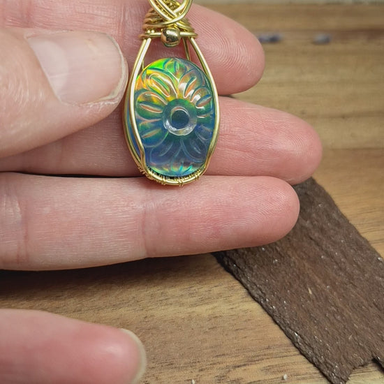Kettenanhänger mit Aurora-Opal Blume-v